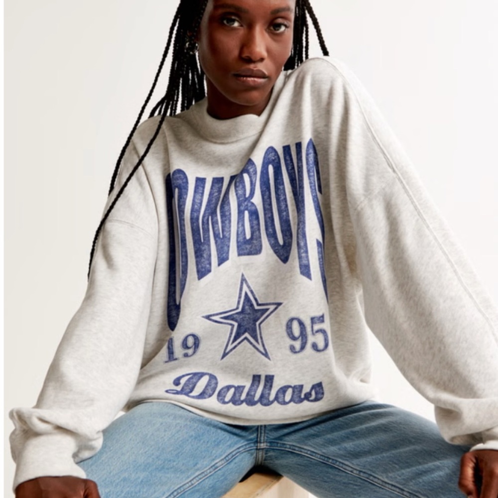 Abercrombie & Fitch Gray and Blue Graphic Sweater